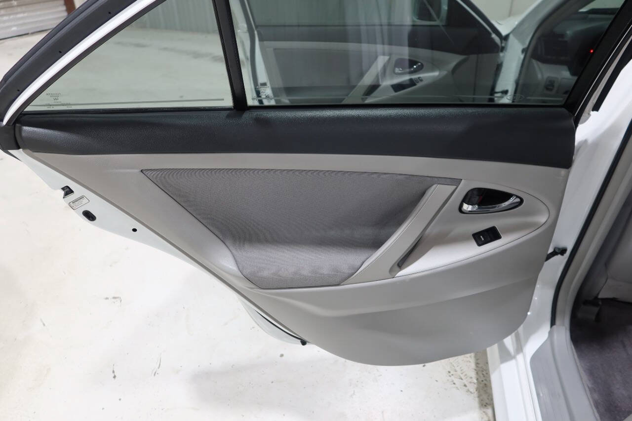 Used 2011 Toyota Camry SE w/ SE Extra-Value Pkg #1 FWD image 30