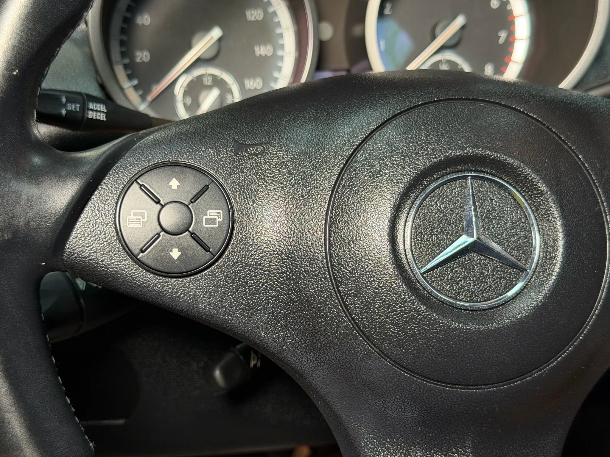 Used 2011 Mercedes-Benz SLK 300 image 29