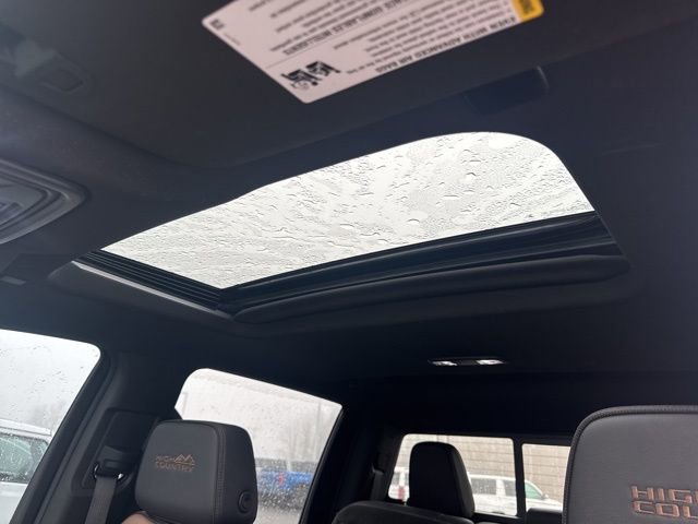 Used 2024 Chevrolet Silverado 2500 High Country image 14