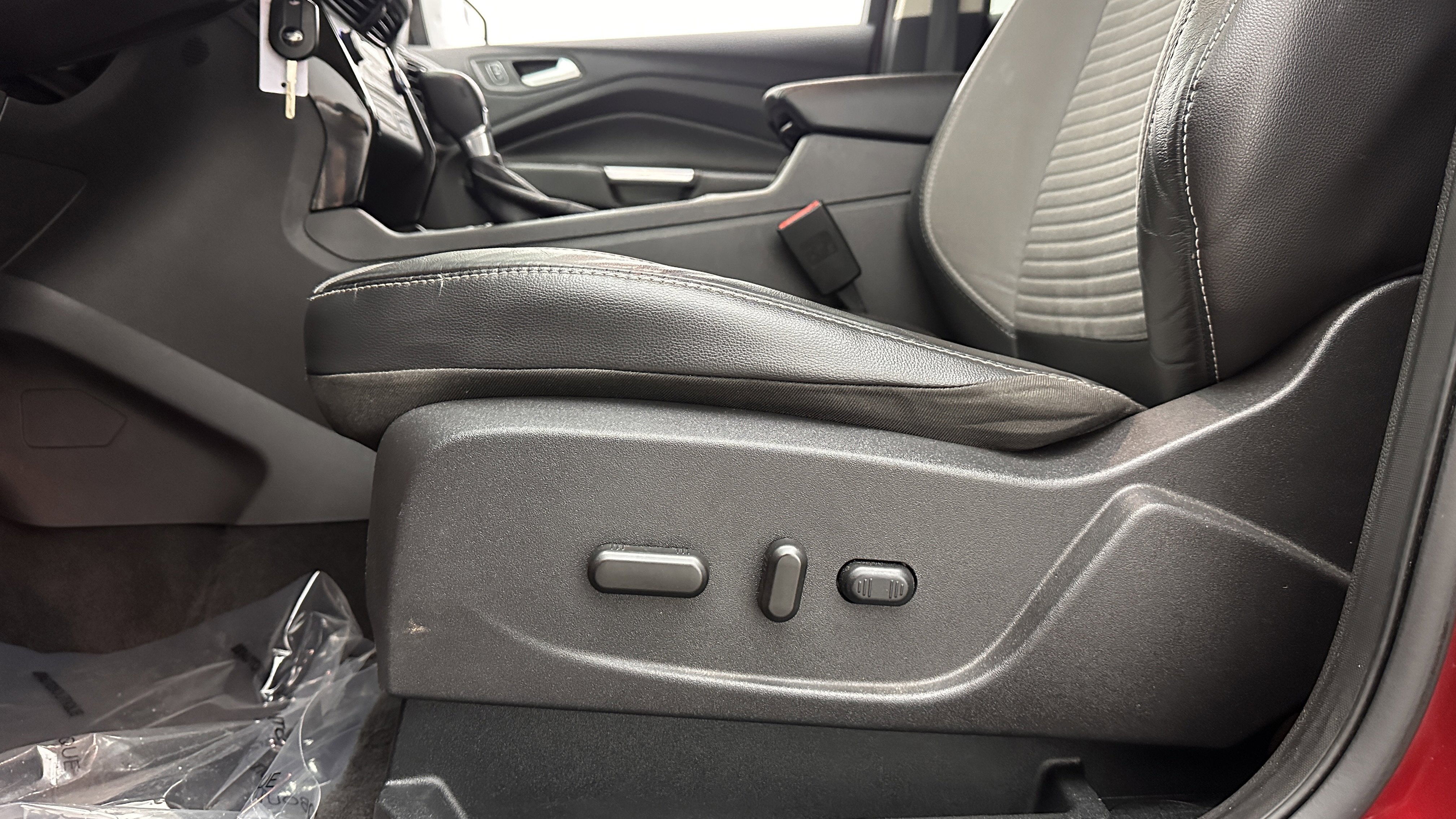 Used 2018 Ford Escape SE w/ SE Sport Appearance Package AWD/4WD image 12