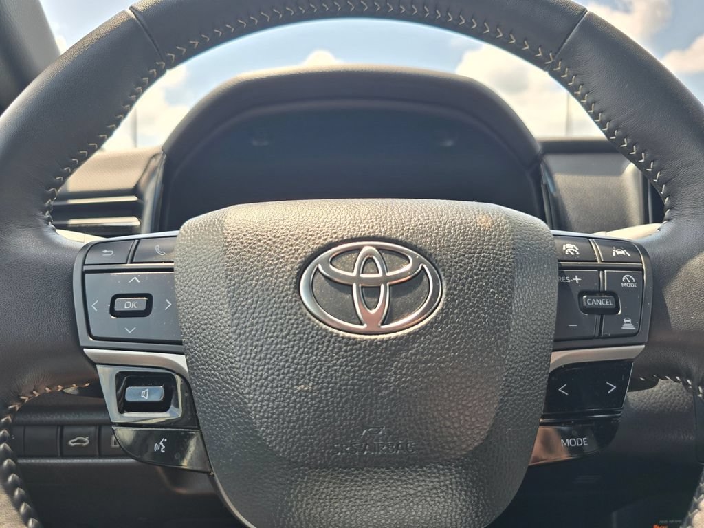 Used 2025 Toyota Camry SE FWD image 20