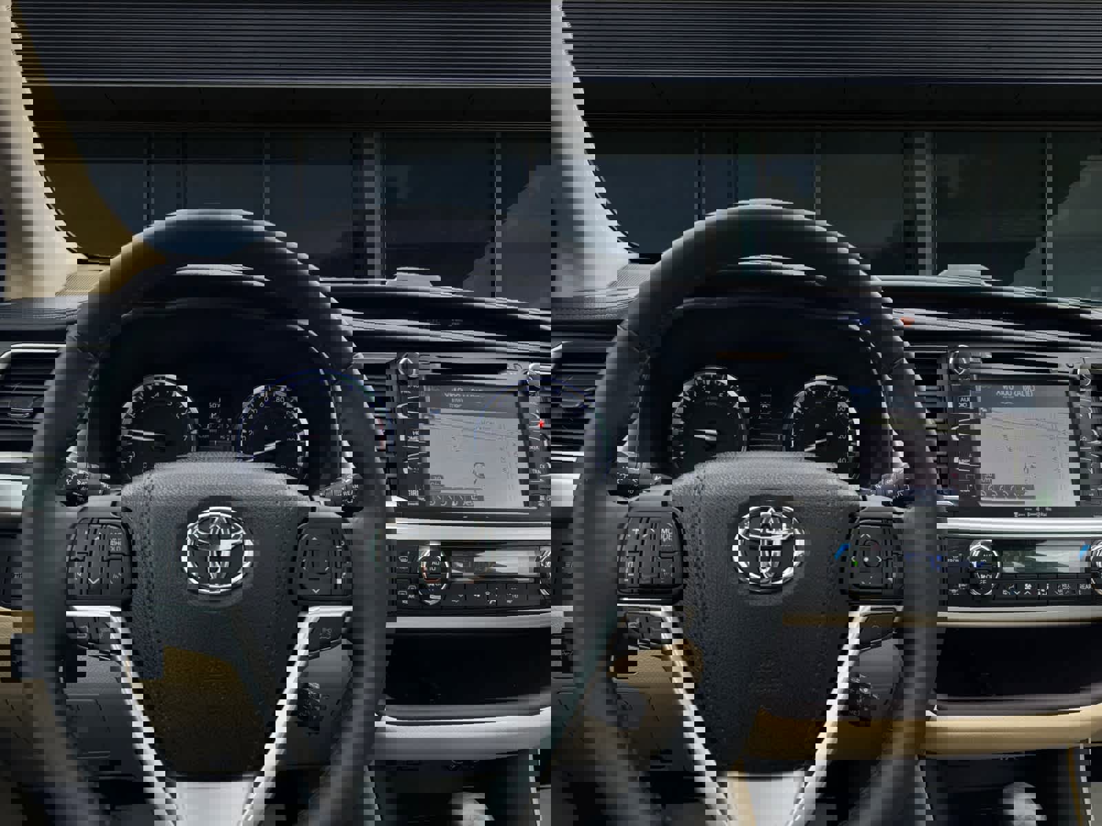 Used 2016 Toyota Highlander Limited Platinum AWD/4WD image 4