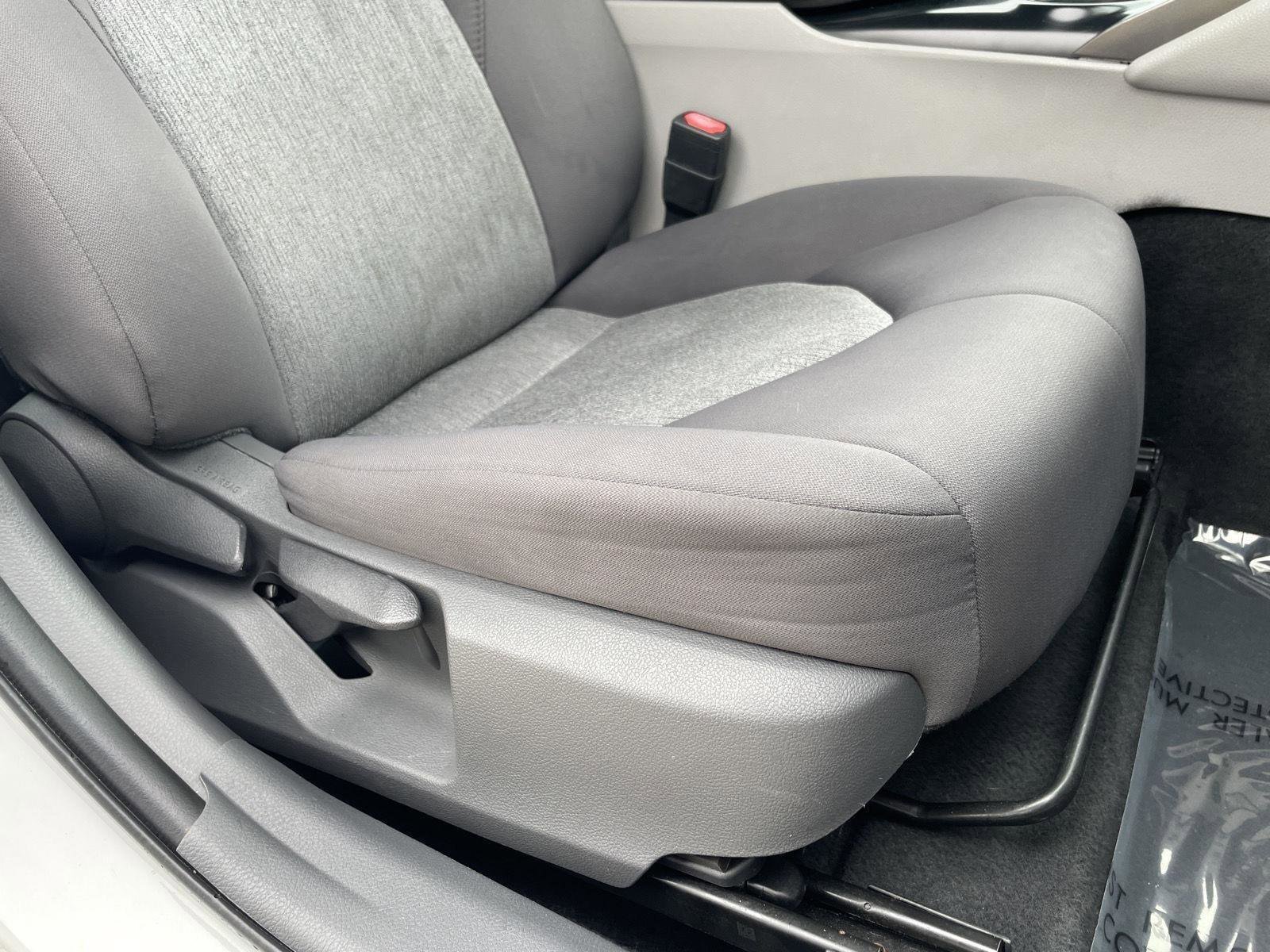 Used 2020 Toyota Camry LE image 9