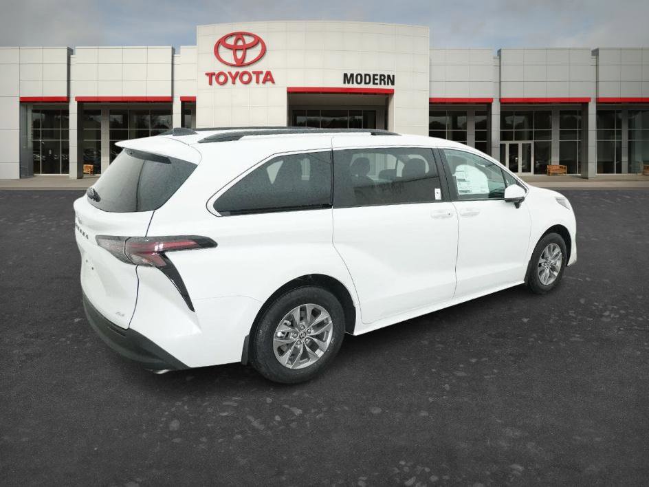 New 2026 Toyota Sienna XLE FWD image 2