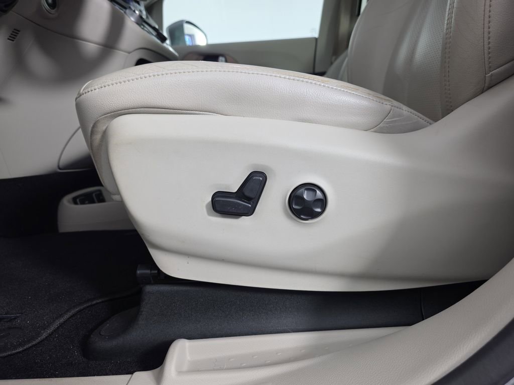 Used 2017 Chrysler Pacifica Touring-L Plus w/ Advanced Safetytec Group image 13