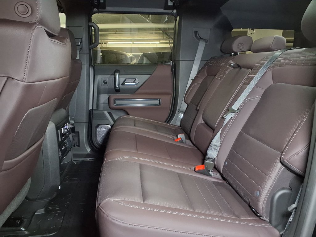 New 2026 GMC Hummer EV SUV w/ LPO, Illumination Package AWD/4WD image 10