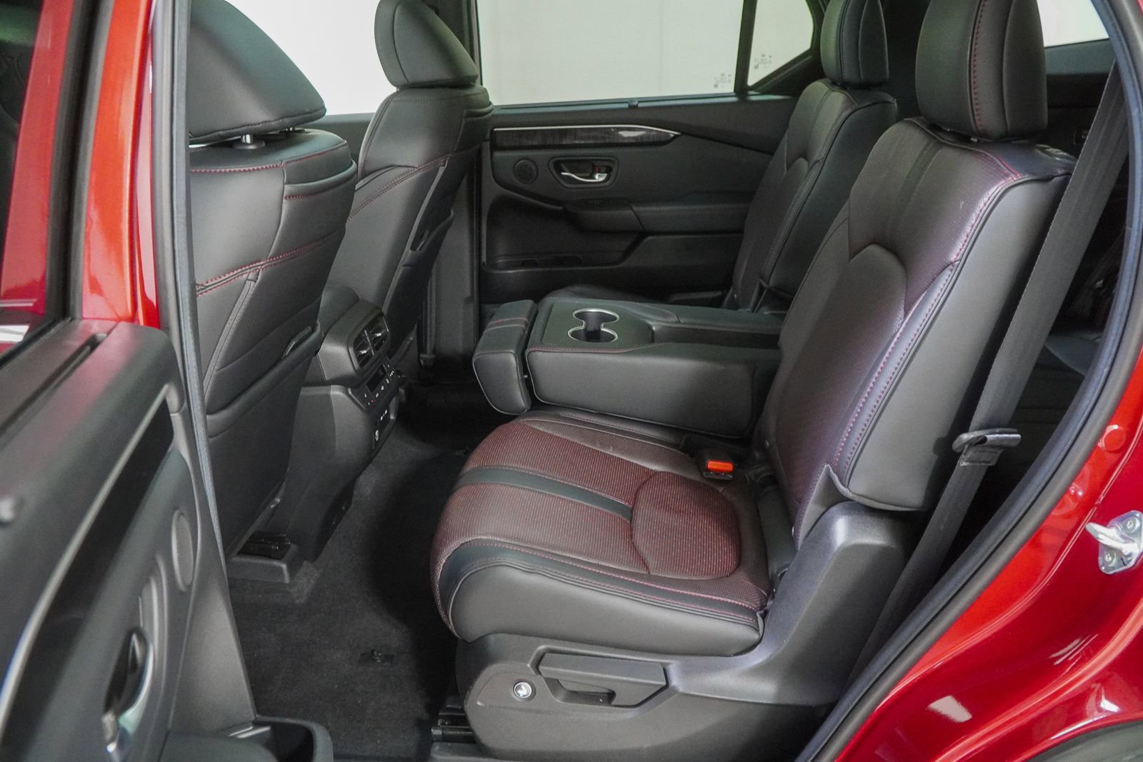 Certified 2025 Honda Pilot Black Edition image 48