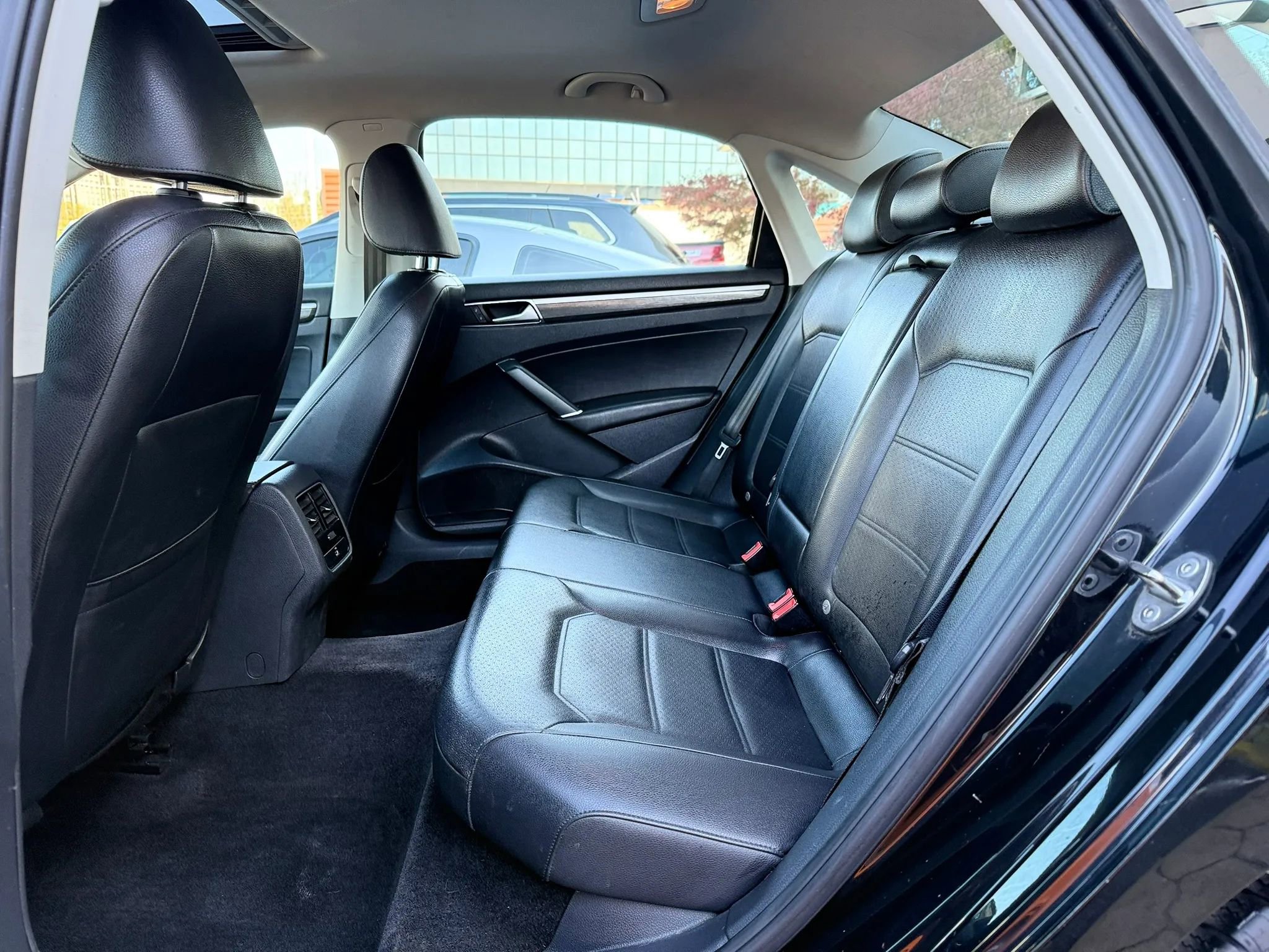 Used 2016 Volkswagen Passat 1.8T SE image 28