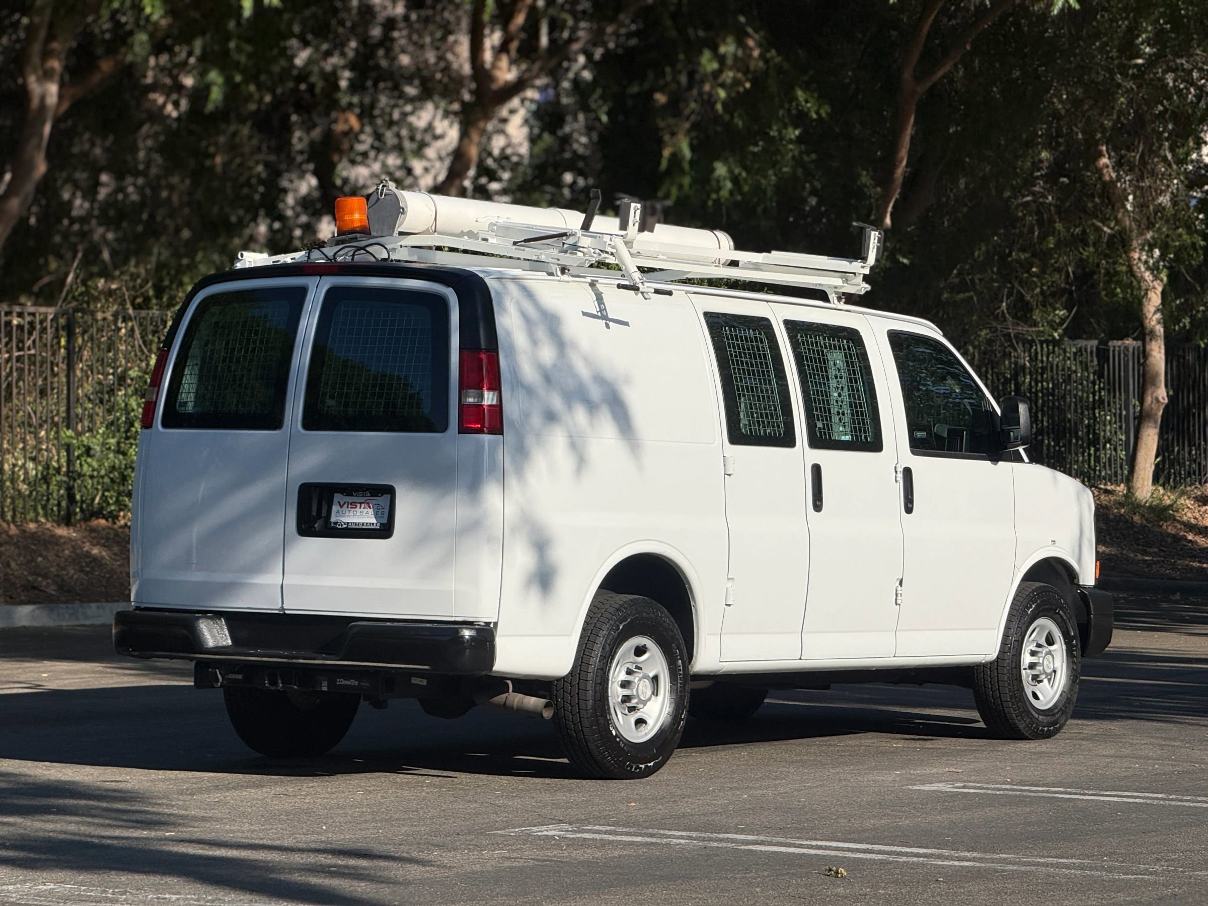 Used 2015 Chevrolet Express 2500 RWD image 5