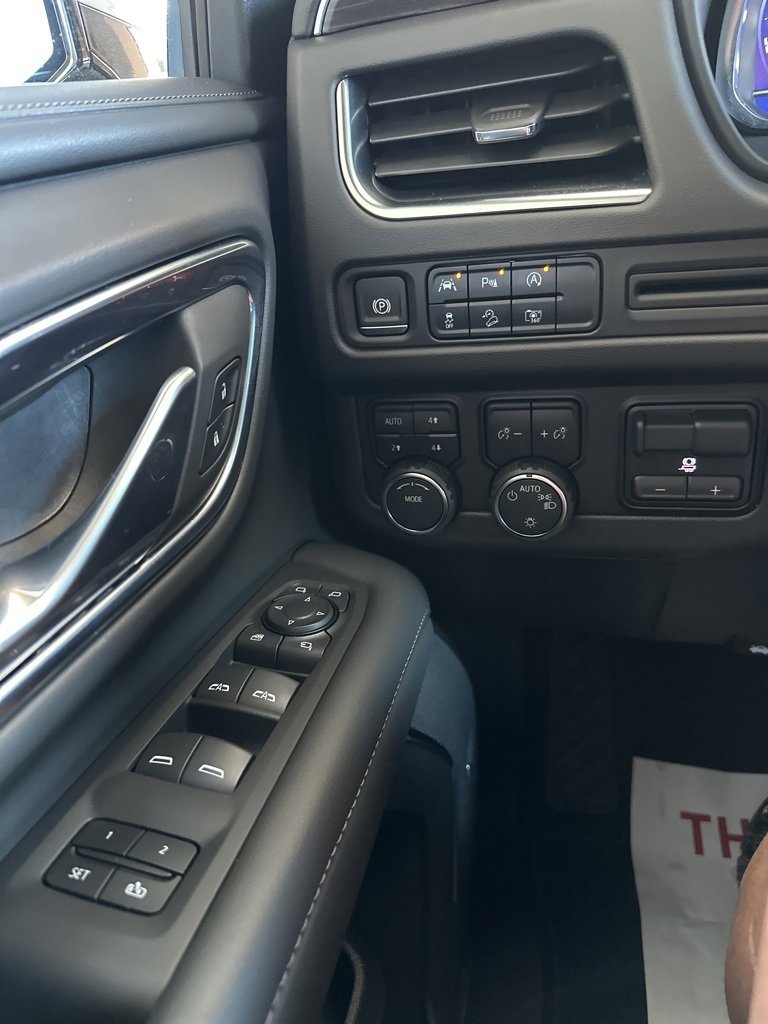 Used 2024 Chevrolet Suburban Z71 w/ Luxury Package image 25