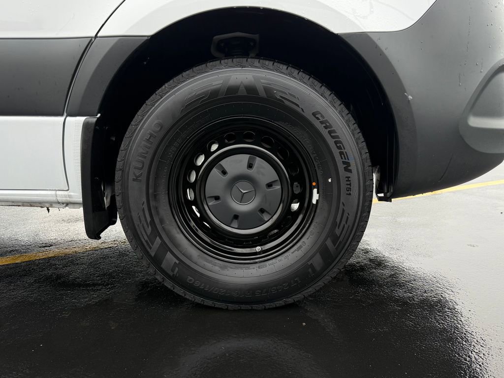 Used 2025 Mercedes-Benz Sprinter 2500 image 11