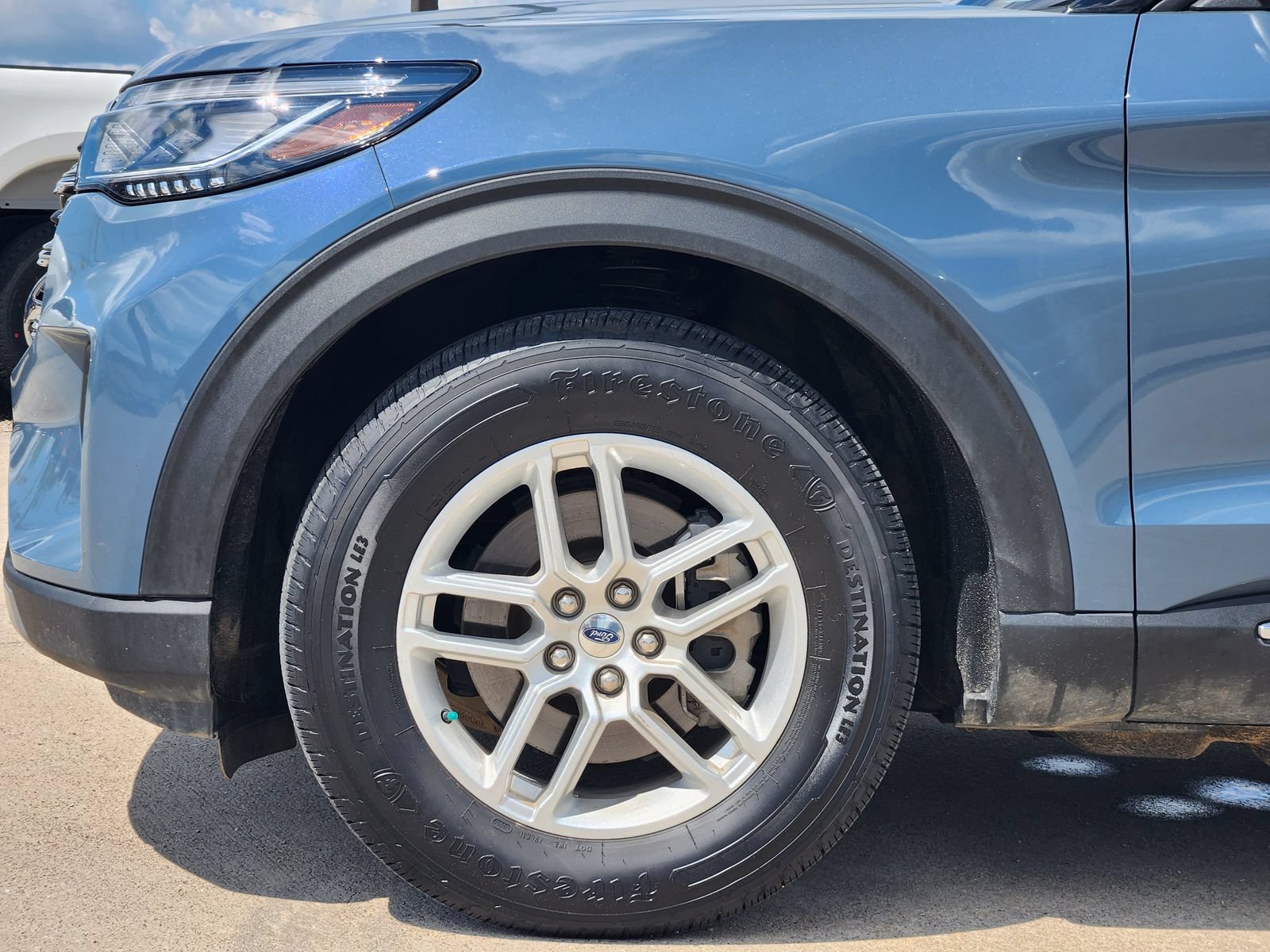 Used 2025 Ford Explorer Active RWD image 9
