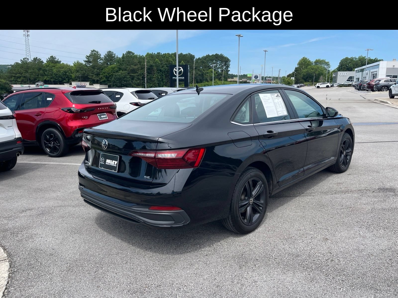 Used 2023 Volkswagen Jetta SE w/ Panoramic Sunroof Package FWD image 3