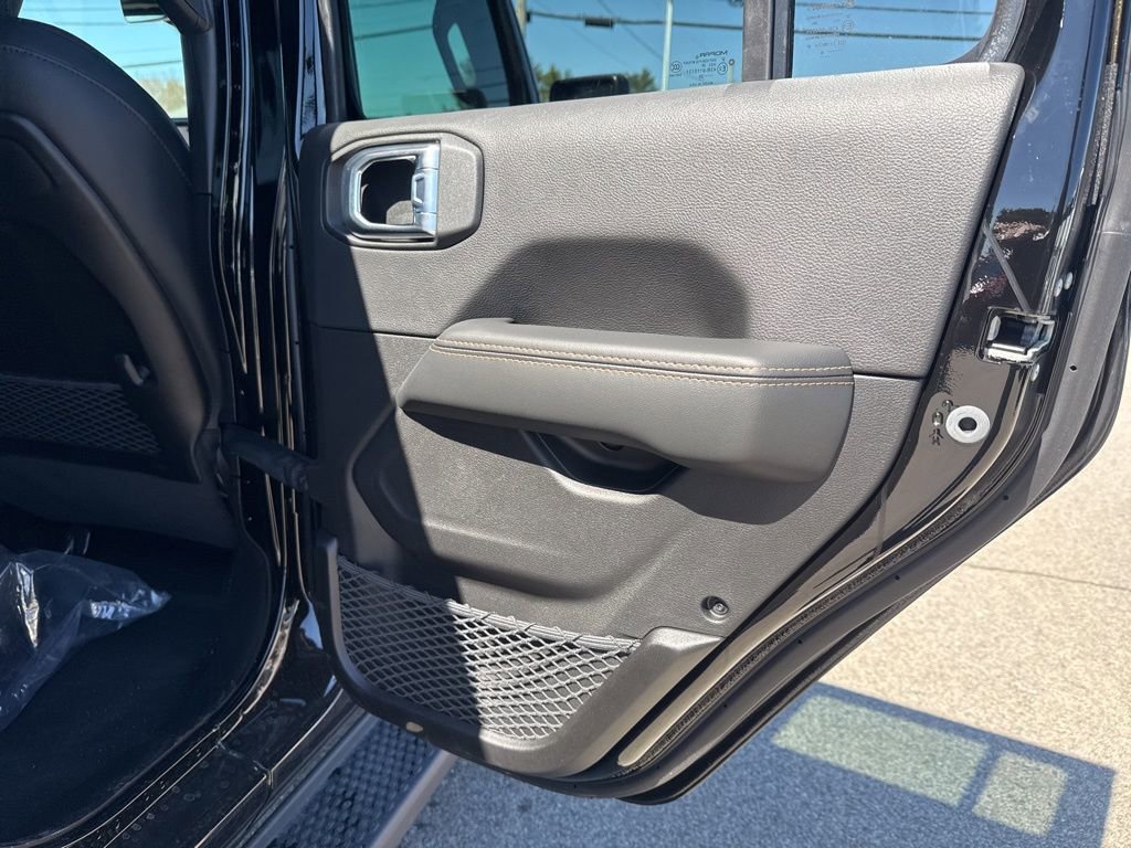 New 2026 Jeep Wrangler Sahara AWD/4WD image 28