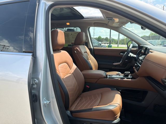 Used 2025 Nissan Pathfinder Platinum w/ Cargo Package image 34