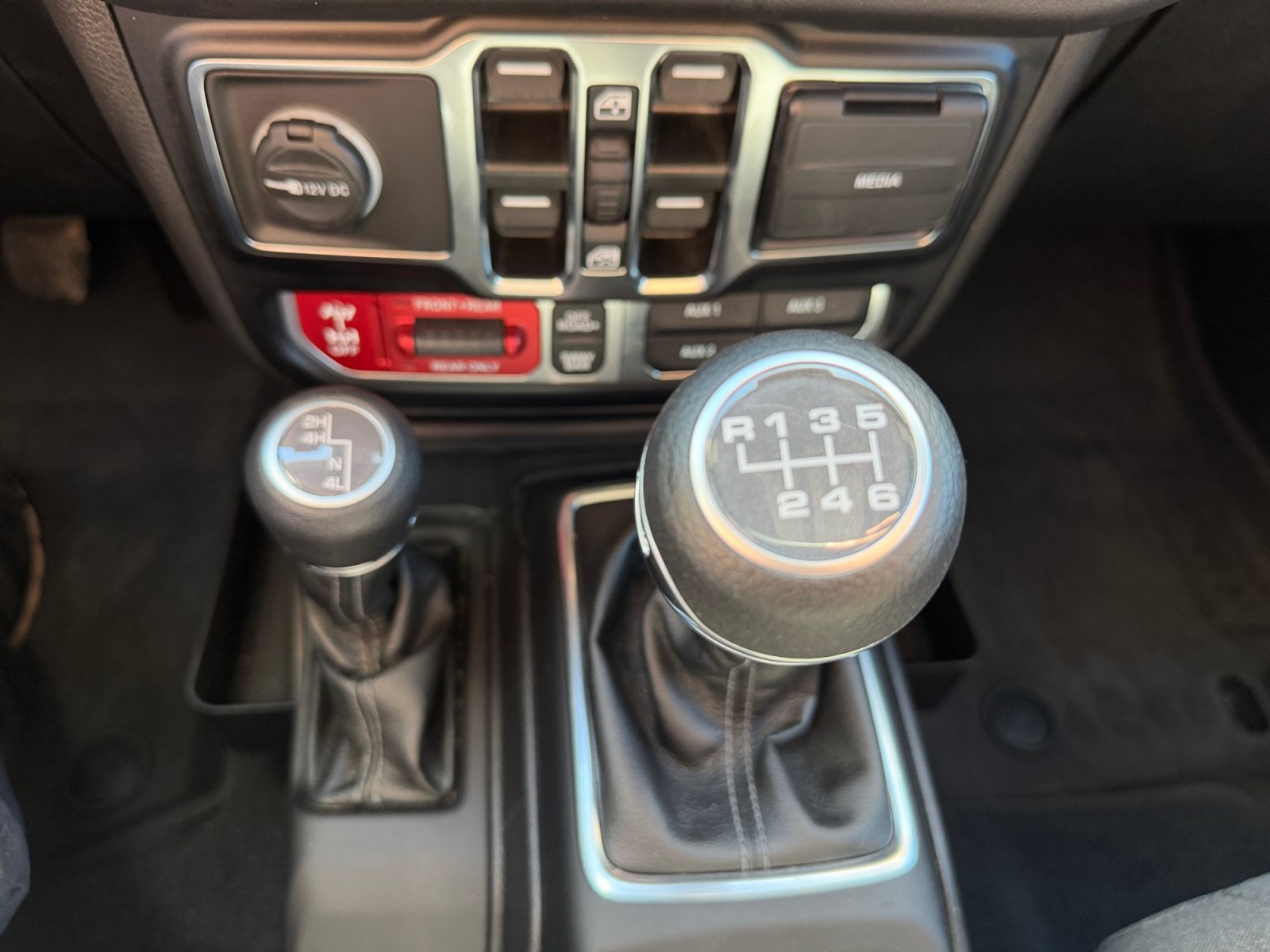 Used 2024 Jeep Wrangler Unlimited Rubicon AWD/4WD image 16