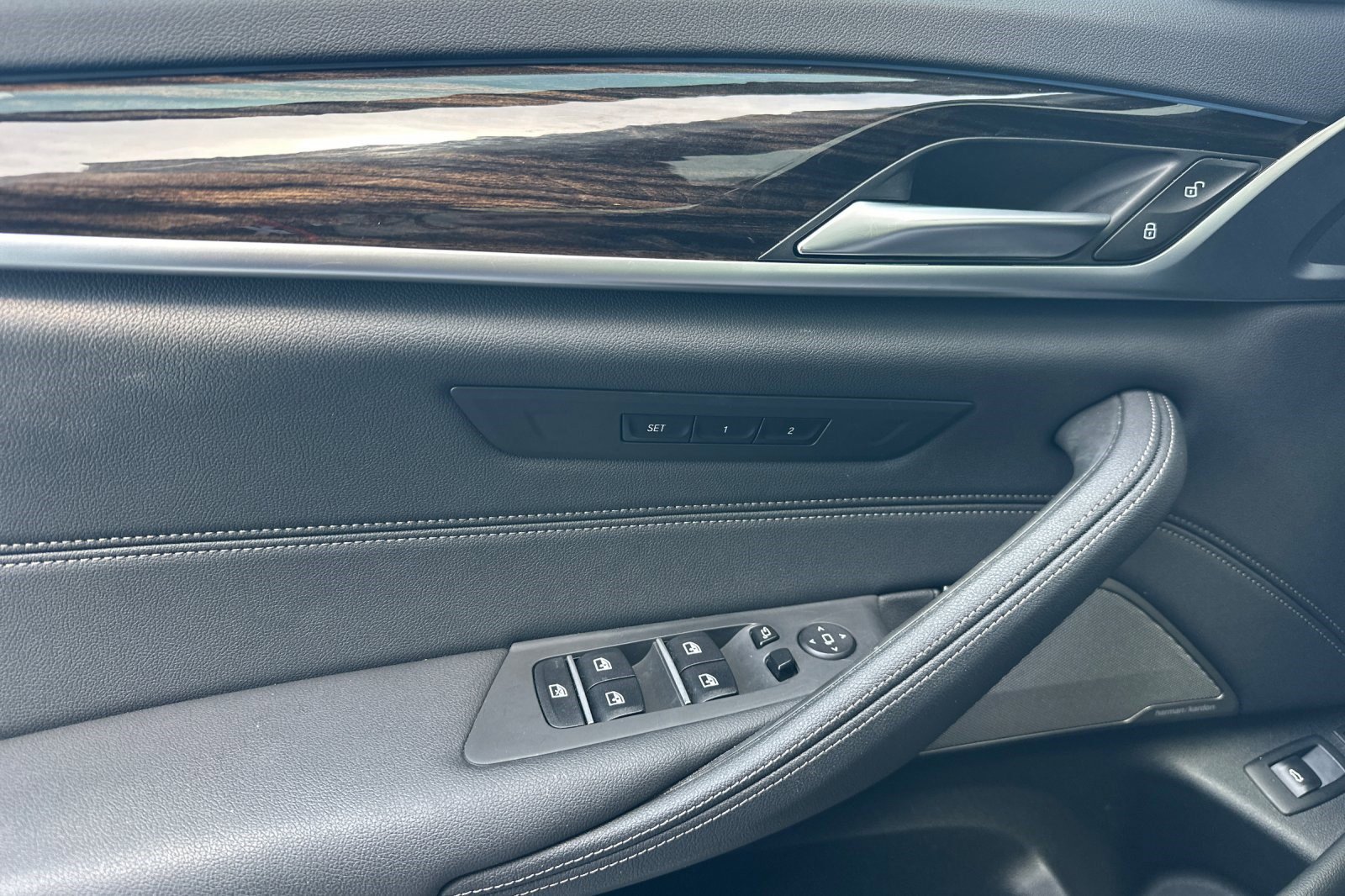 Certified 2023 BMW 530e w/ Premium Package image 12