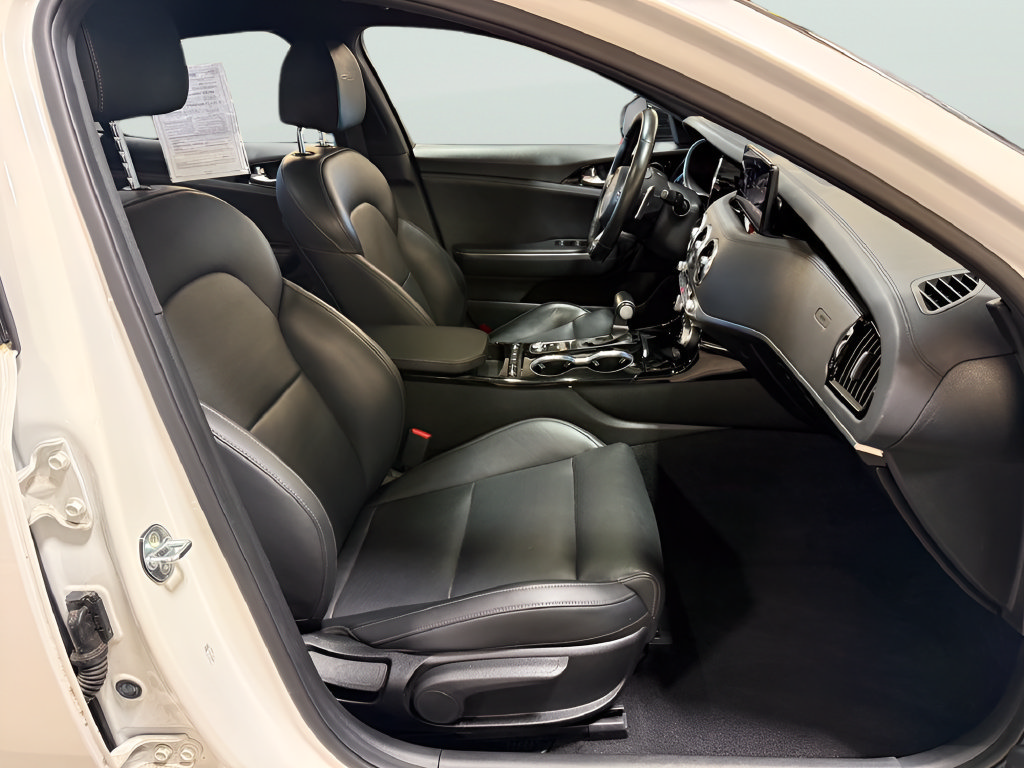 Used 2022 Kia Stinger GT-Line RWD image 32