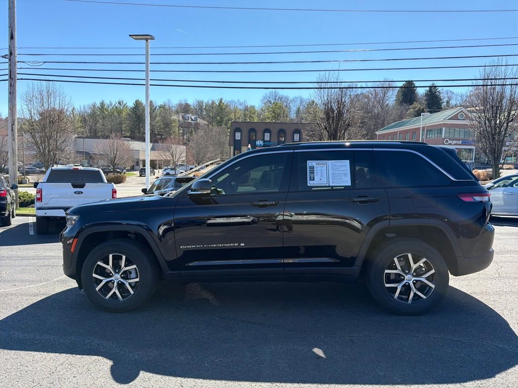 Used 2023 Jeep Grand Cherokee Limited image 4