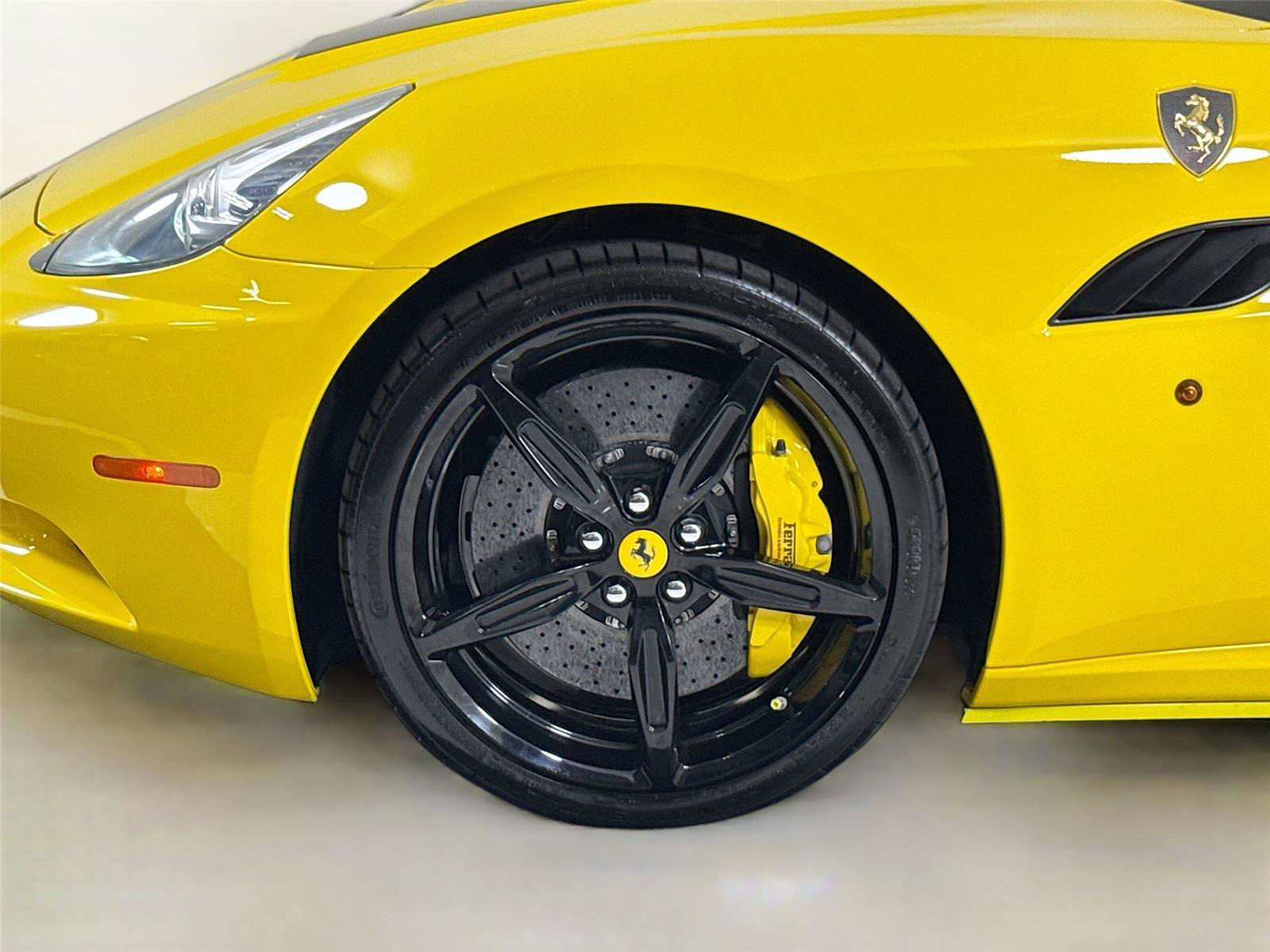 Used 2014 Ferrari California image 37