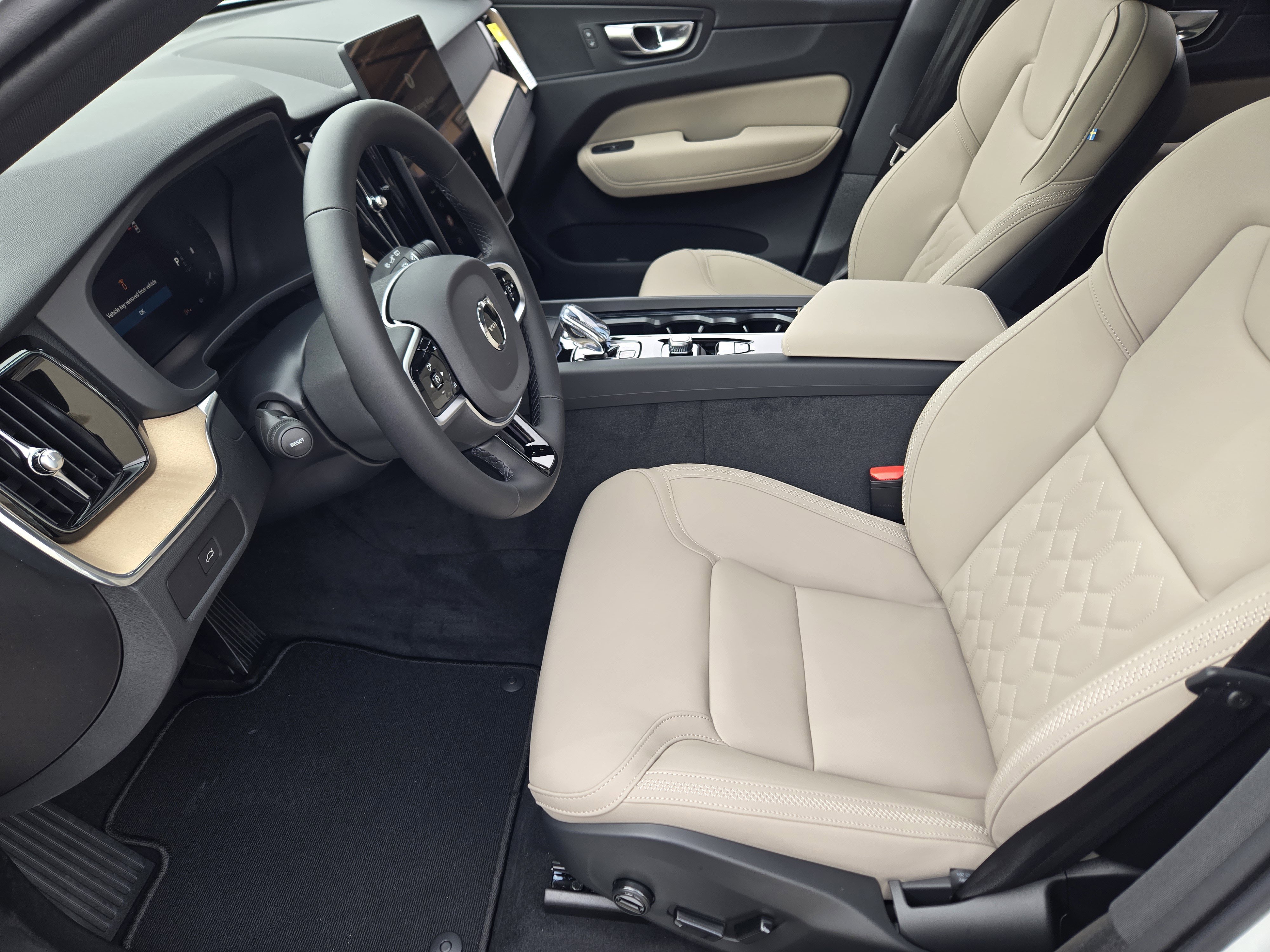 Used 2026 Volvo XC60 B5 Plus w/ Protection Package Premier AWD/4WD image 11