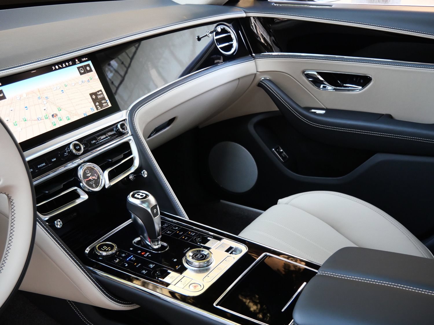 New 2026 Bentley Flying Spur Plug-In Hybrid AWD/4WD image 15