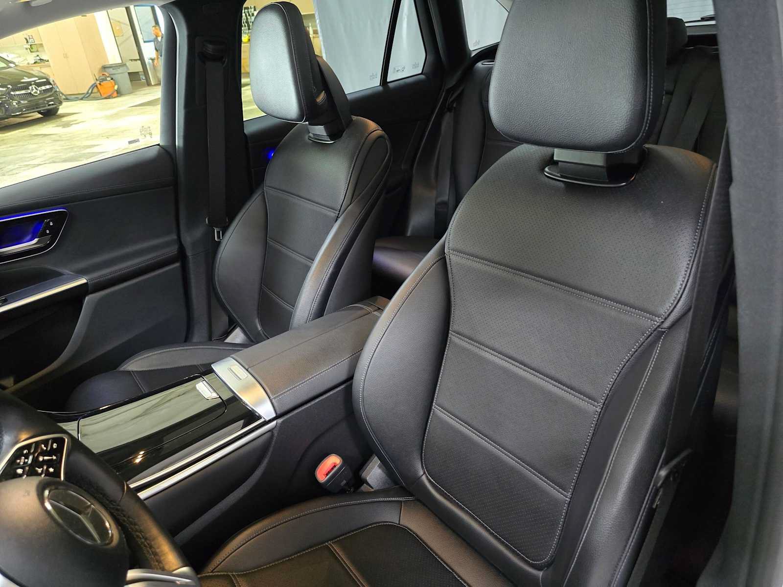 Used 2024 Mercedes-Benz GLC 300 4MATIC image 21
