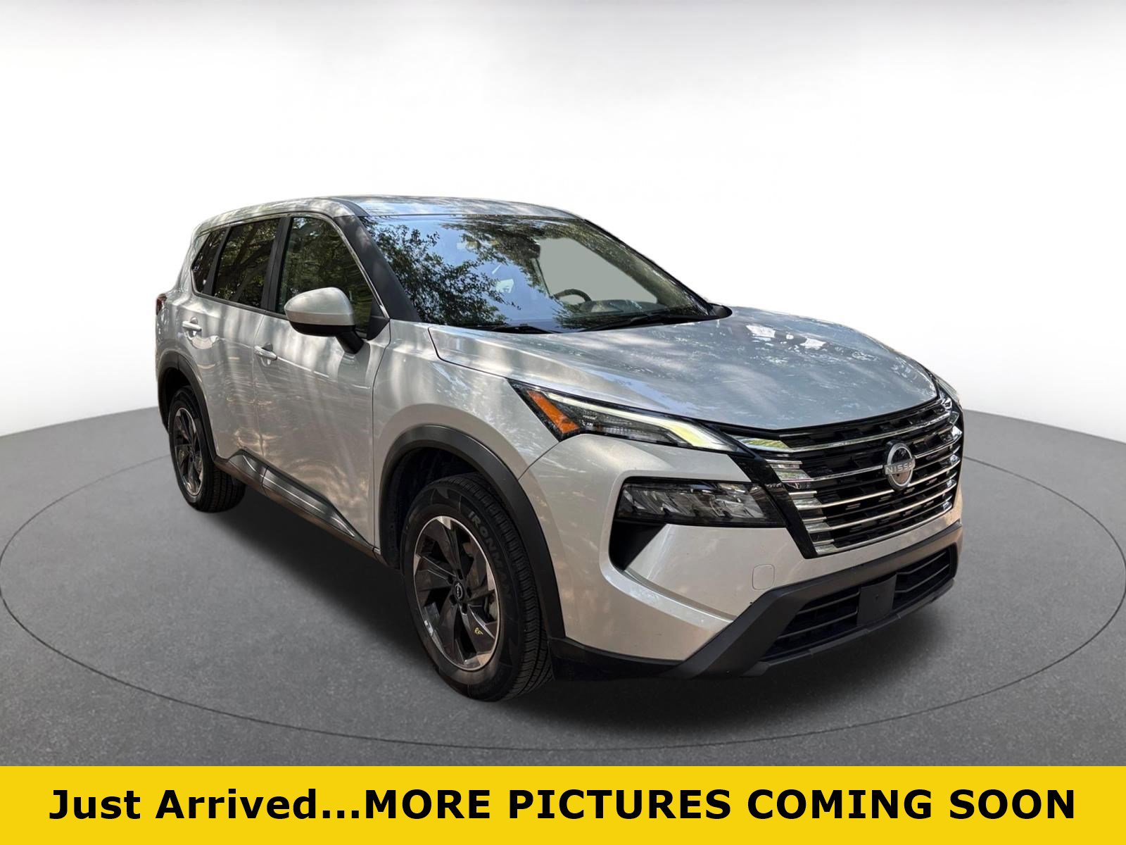 Used 2025 Nissan Rogue SV FWD image 1