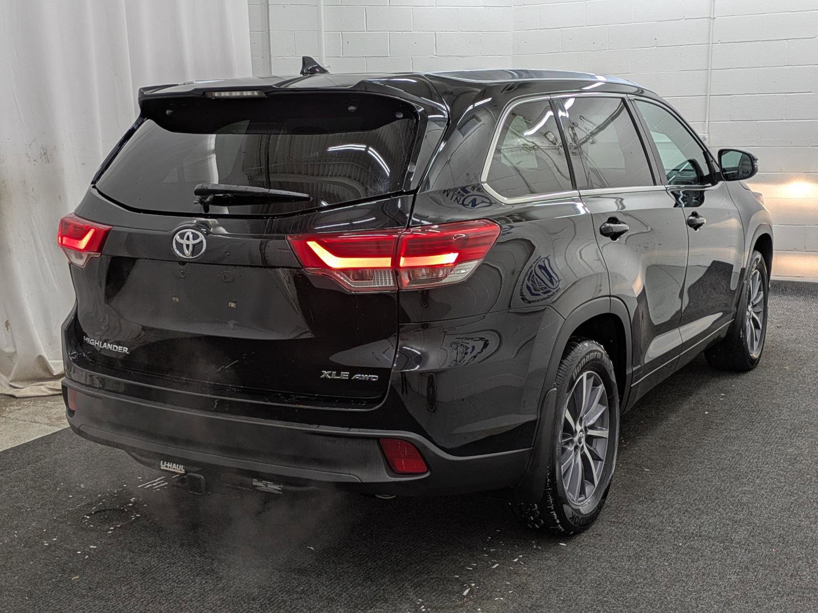 Used 2018 Toyota Highlander XLE image 2