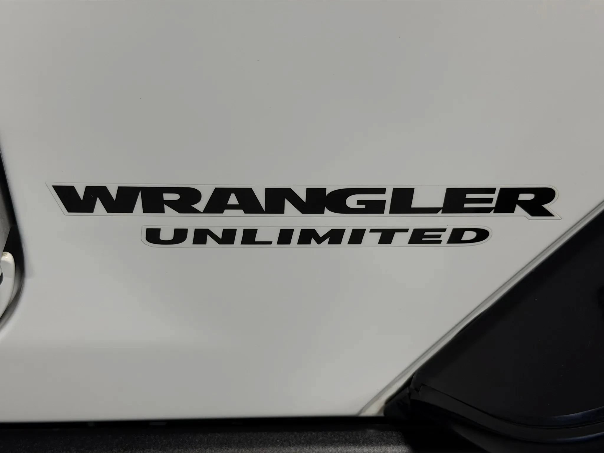Used 2015 Jeep Wrangler Unlimited Rubicon w/ Connectivity Group AWD/4WD image 12