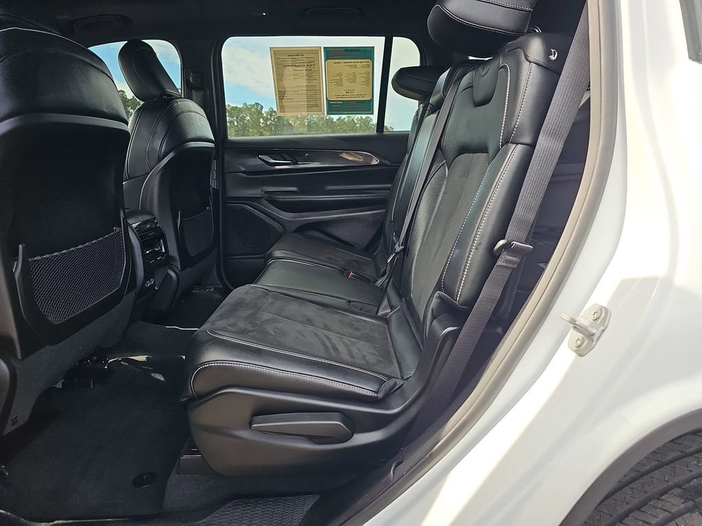 Used 2023 Jeep Grand Cherokee L Laredo image 19