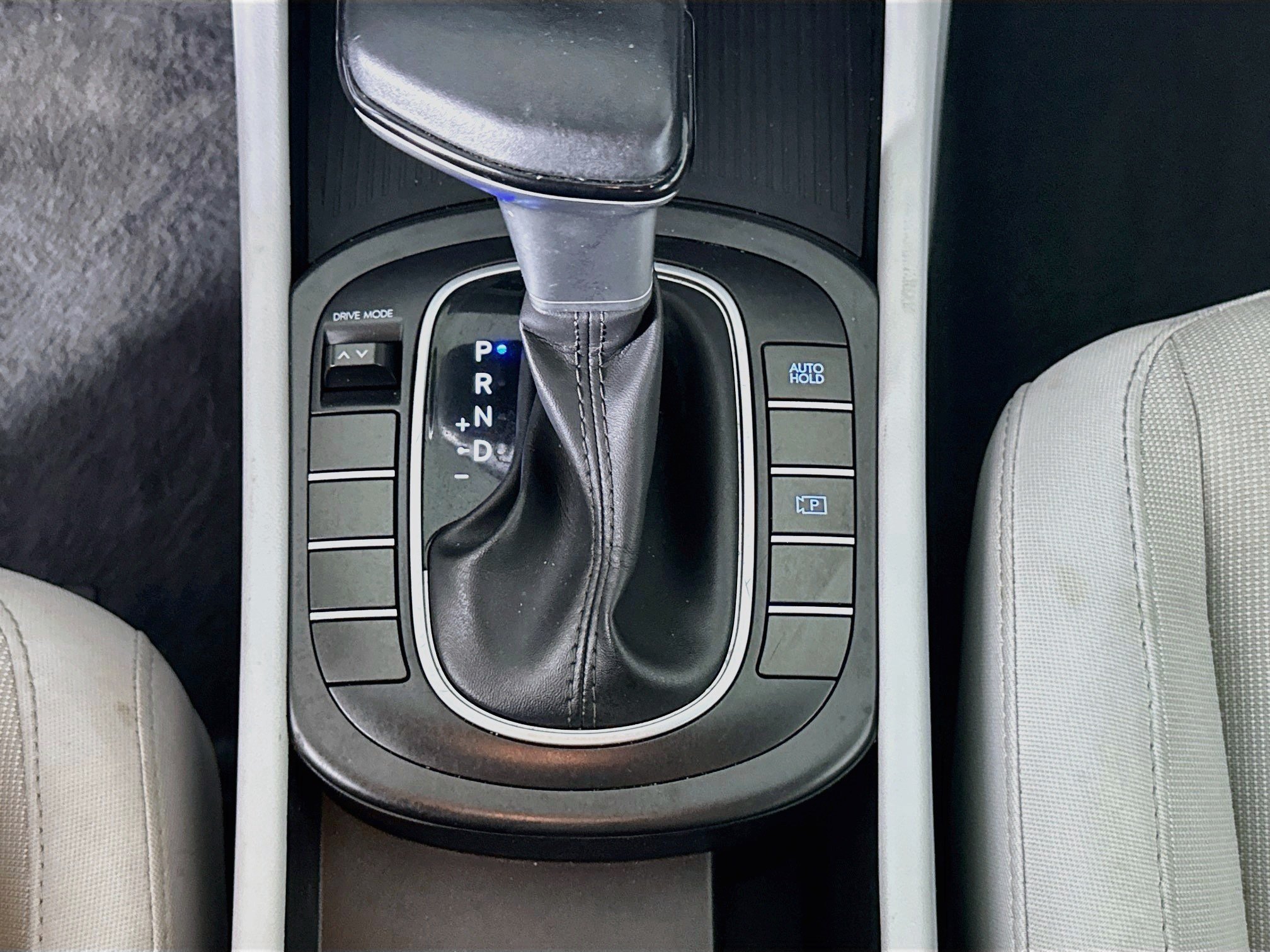 Used 2025 Hyundai Kona SEL FWD image 25