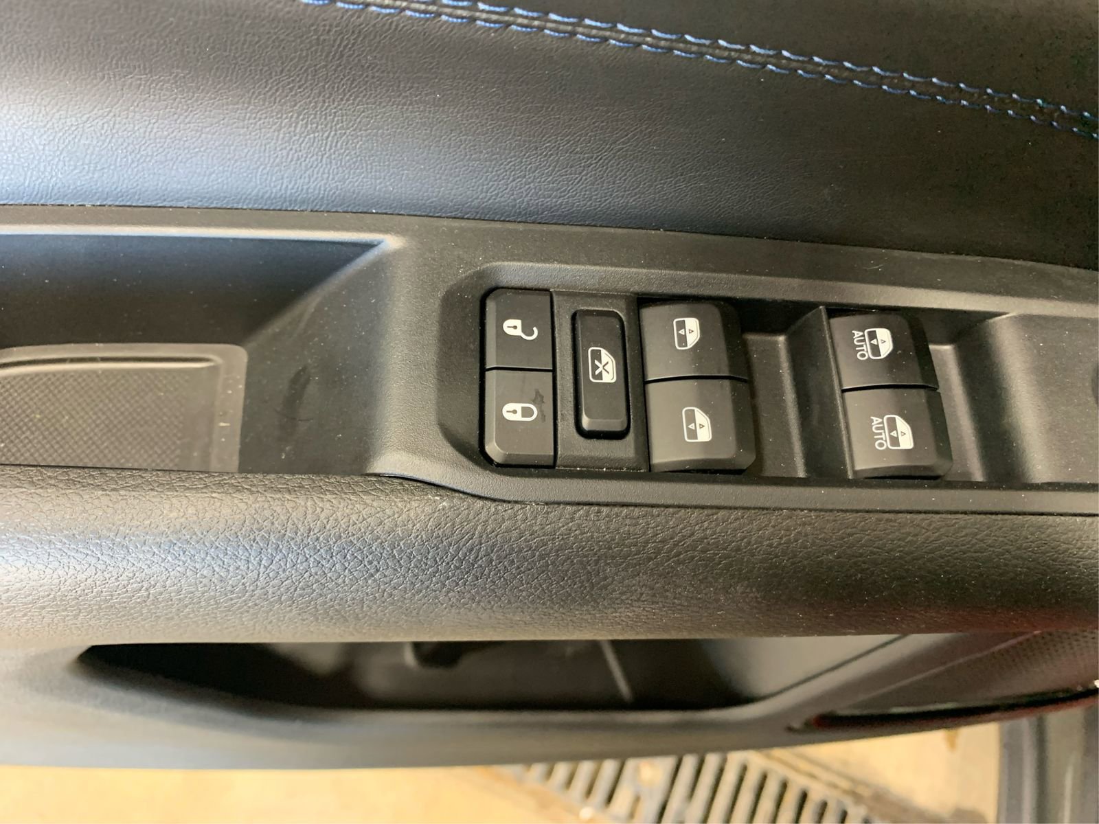 Used 2025 Jeep Compass Latitude w/ Altitude Special Edition image 29