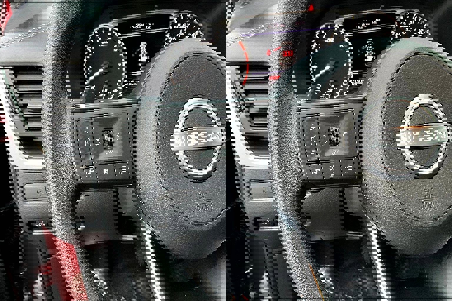 Used 2024 Nissan Rogue S image 12