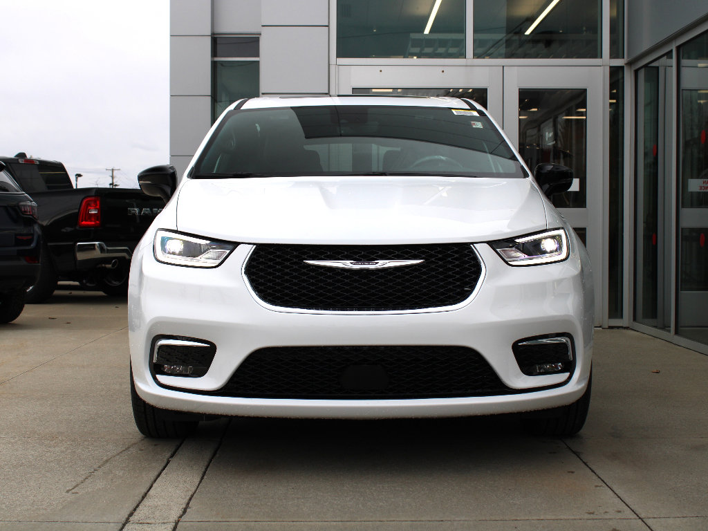 New 2026 Chrysler Pacifica Select image 2