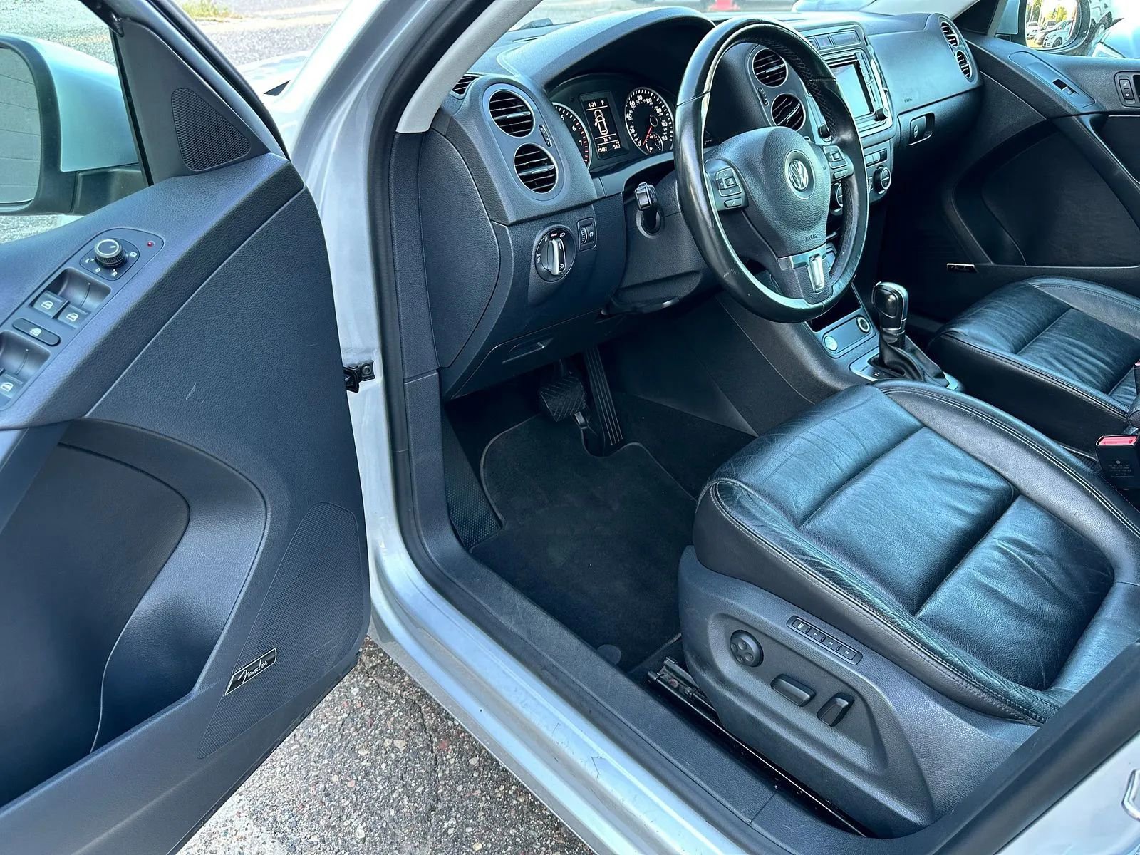 Used 2016 Volkswagen Tiguan SEL image 9