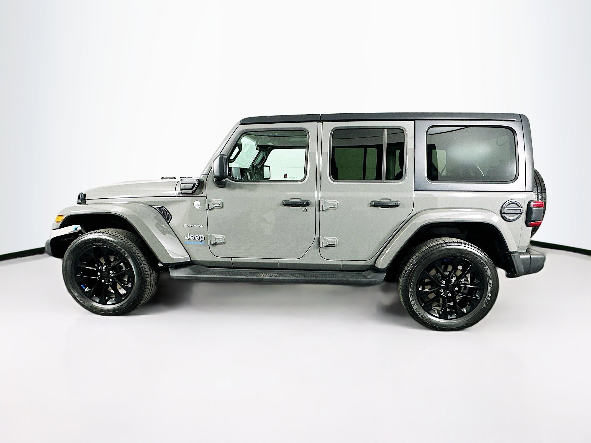 Used 2023 Jeep Wrangler Sahara w/ Cold Weather Group image 4