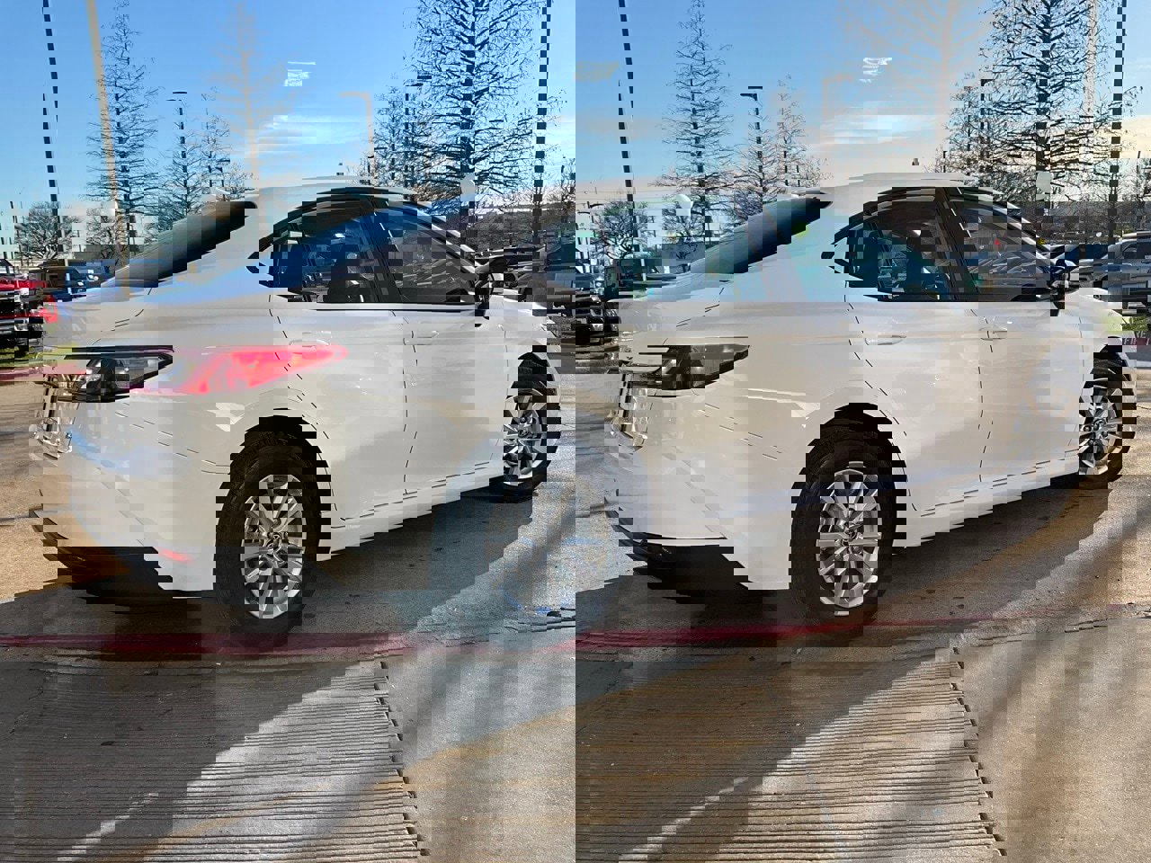 Used 2025 Toyota Camry LE image 6