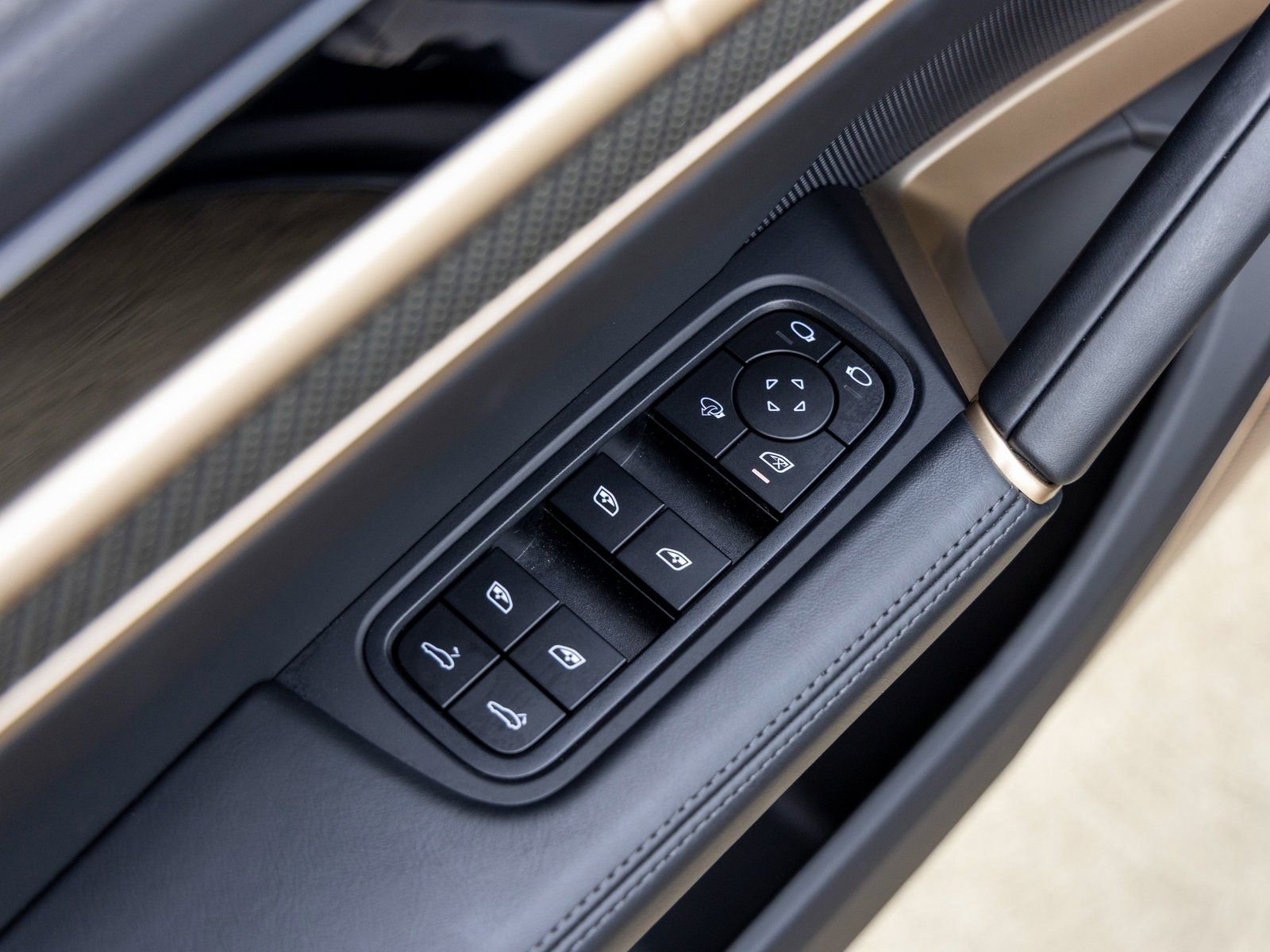 Certified 2025 Porsche Cayenne GTS image 27