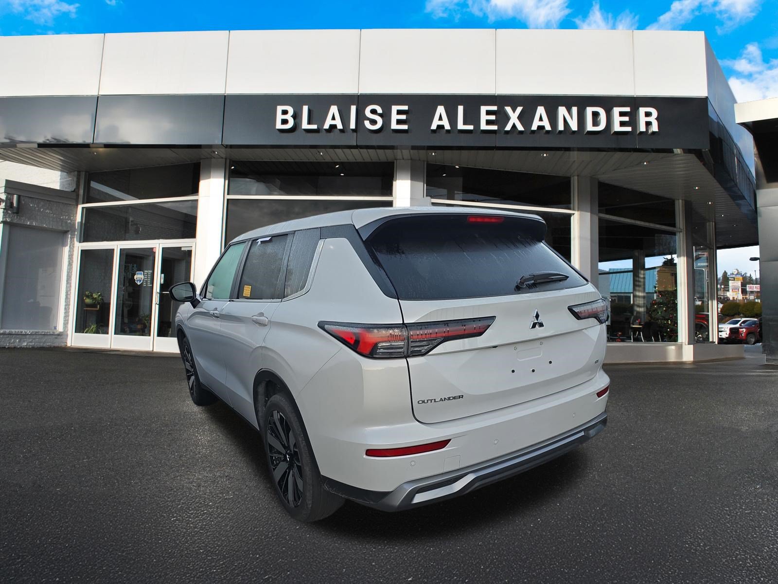 Used 2025 Mitsubishi Outlander SE AWD/4WD image 7