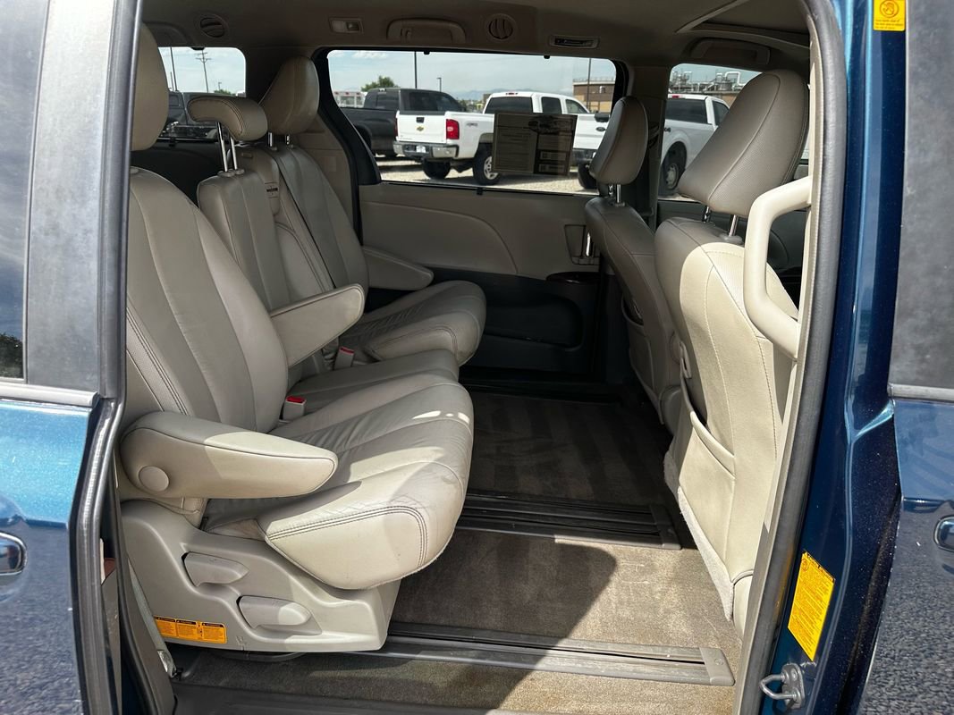 Used 2012 Toyota Sienna XLE image 19