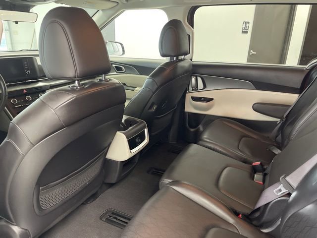 Used 2024 Kia Carnival LX image 20
