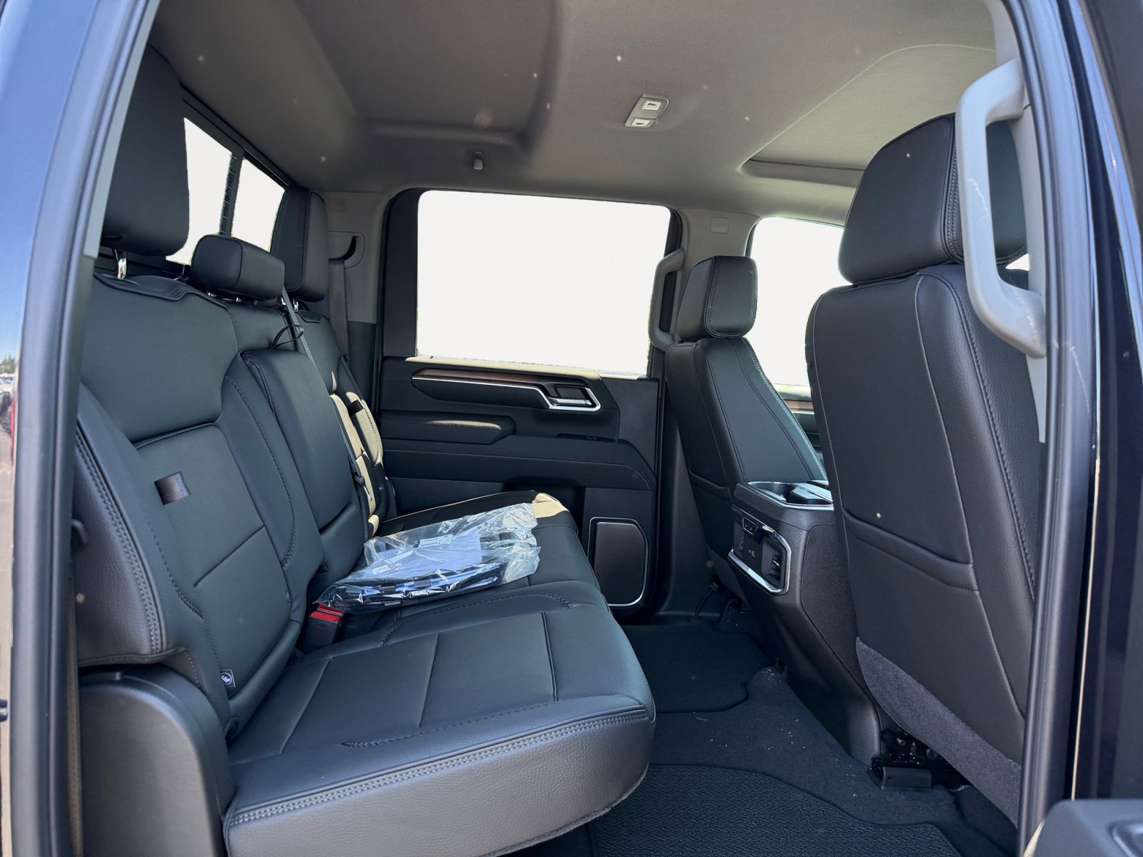 New 2025 GMC Sierra 2500 Denali w/ Denali Reserve Package image 18