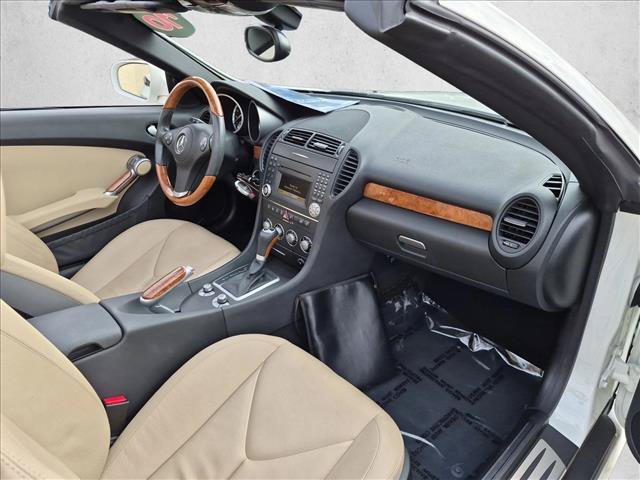Used 2010 Mercedes-Benz SLK 300 image 17