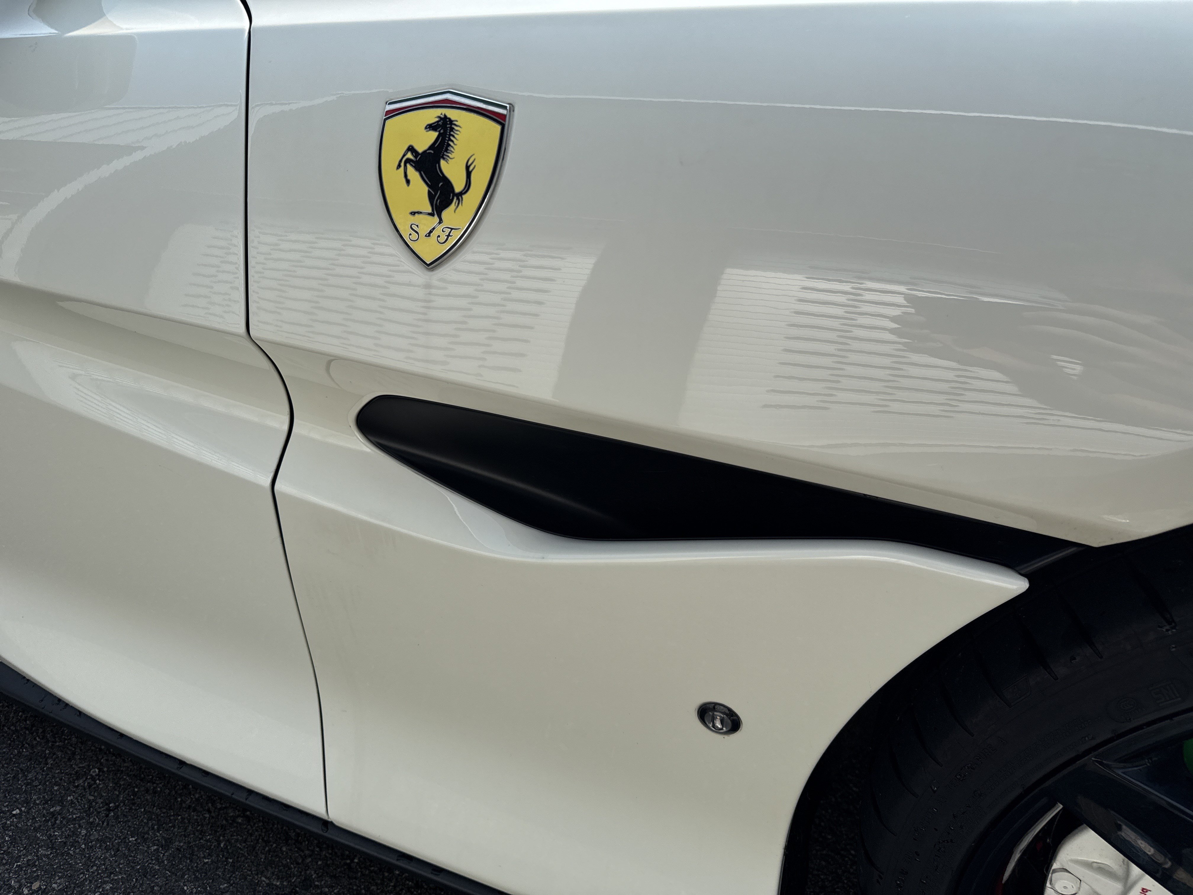 Used 2019 Ferrari Portofino RWD image 25