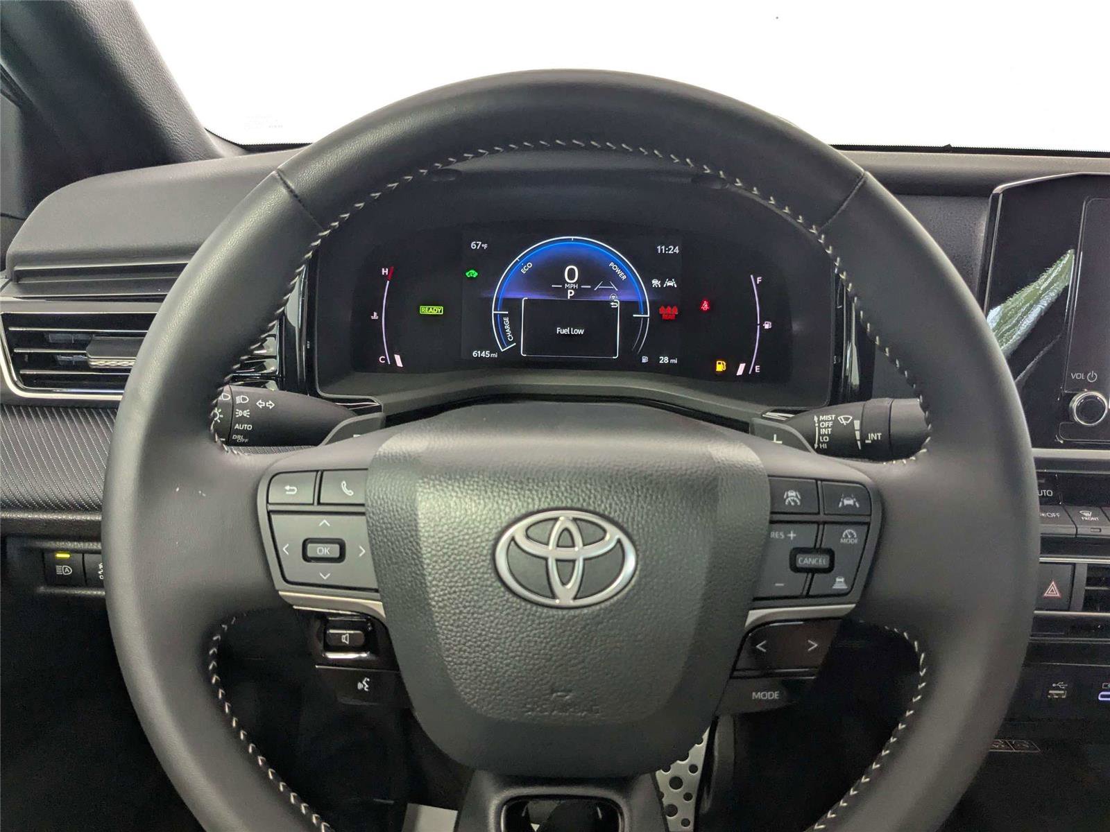 Used 2025 Toyota Camry SE FWD image 16