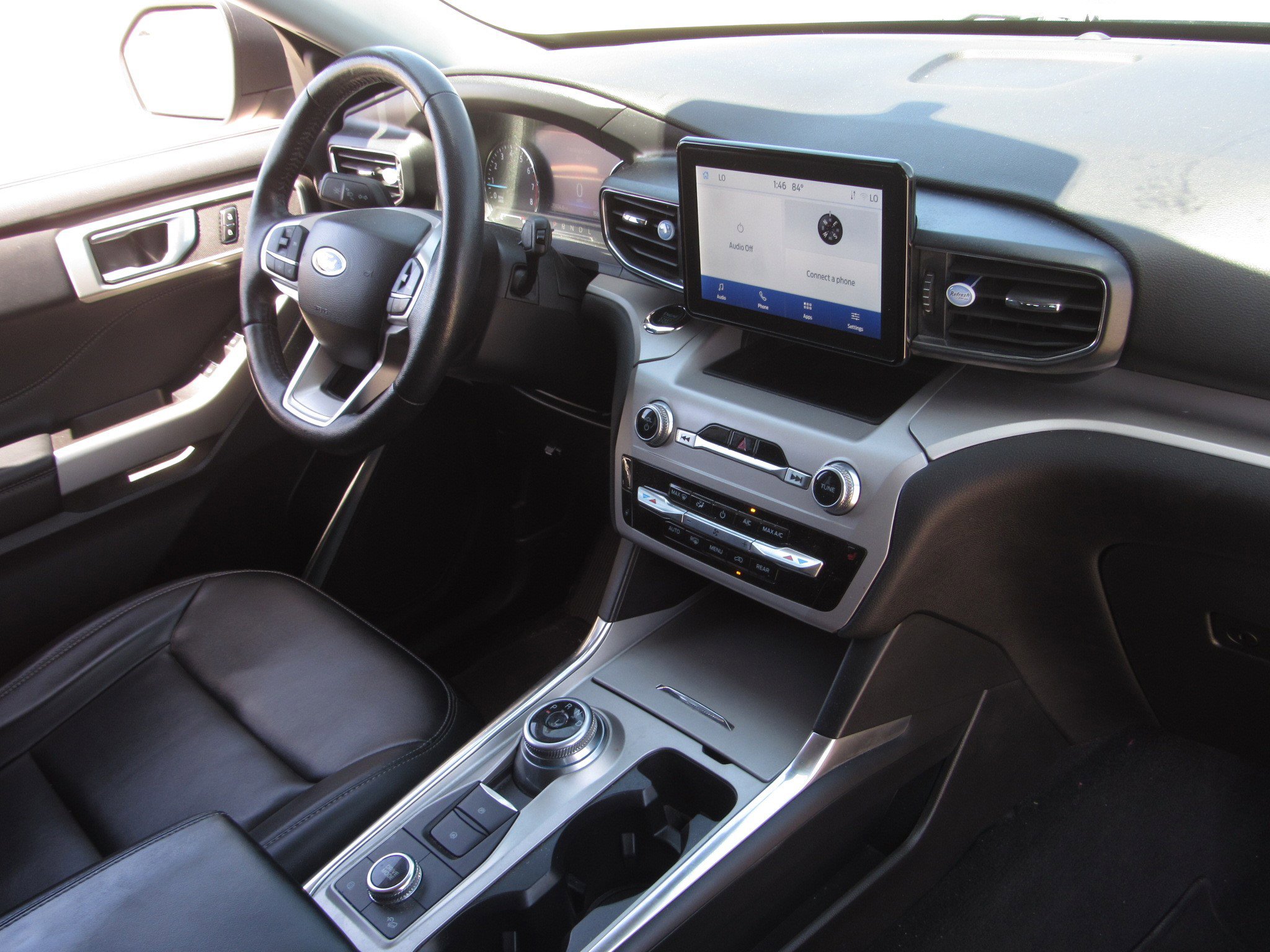 Used 2023 Ford Explorer XLT w/ Equipment Group 202A AWD/4WD image 9