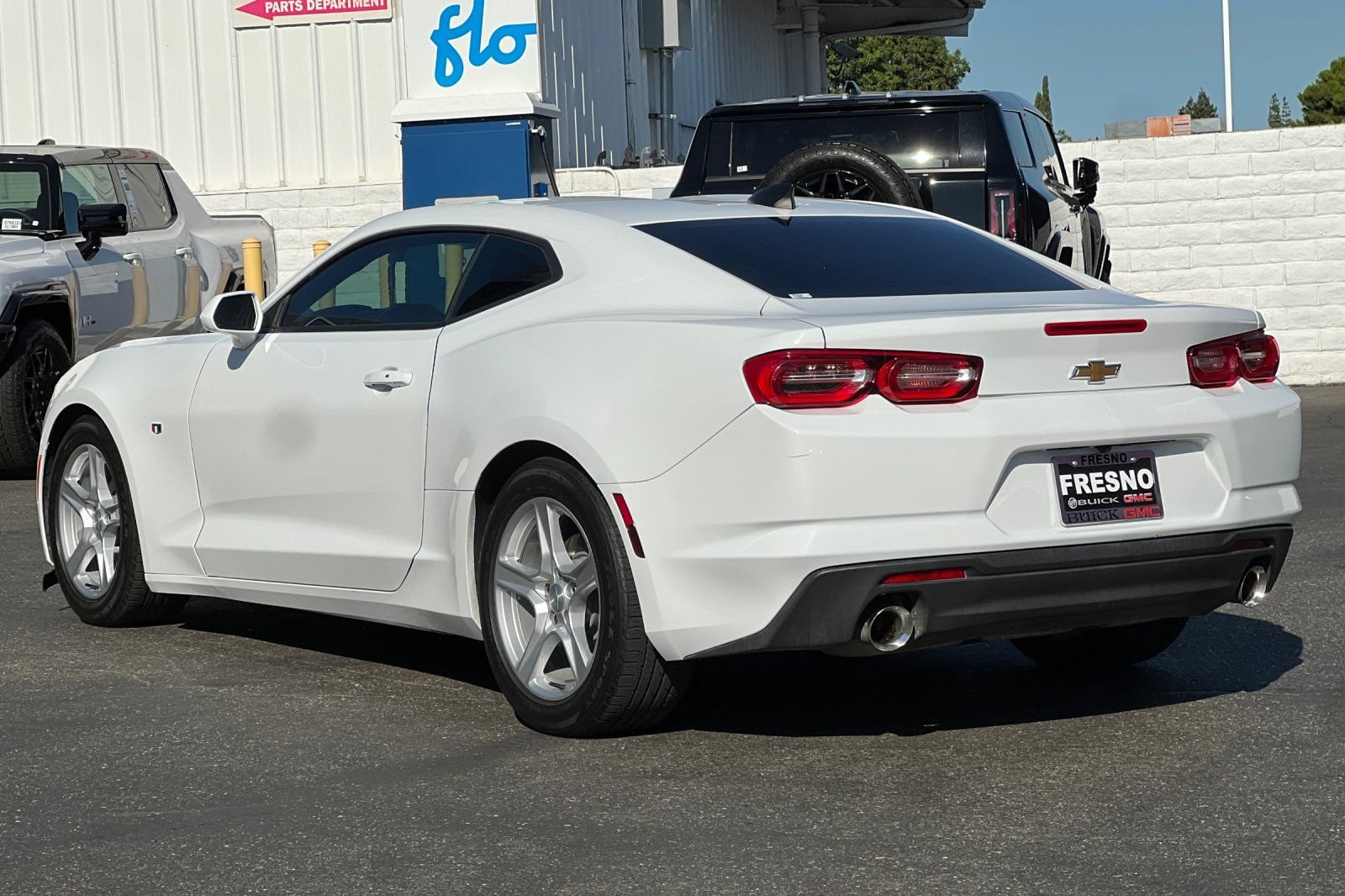 Used 2023 Chevrolet Camaro LT RWD image 6