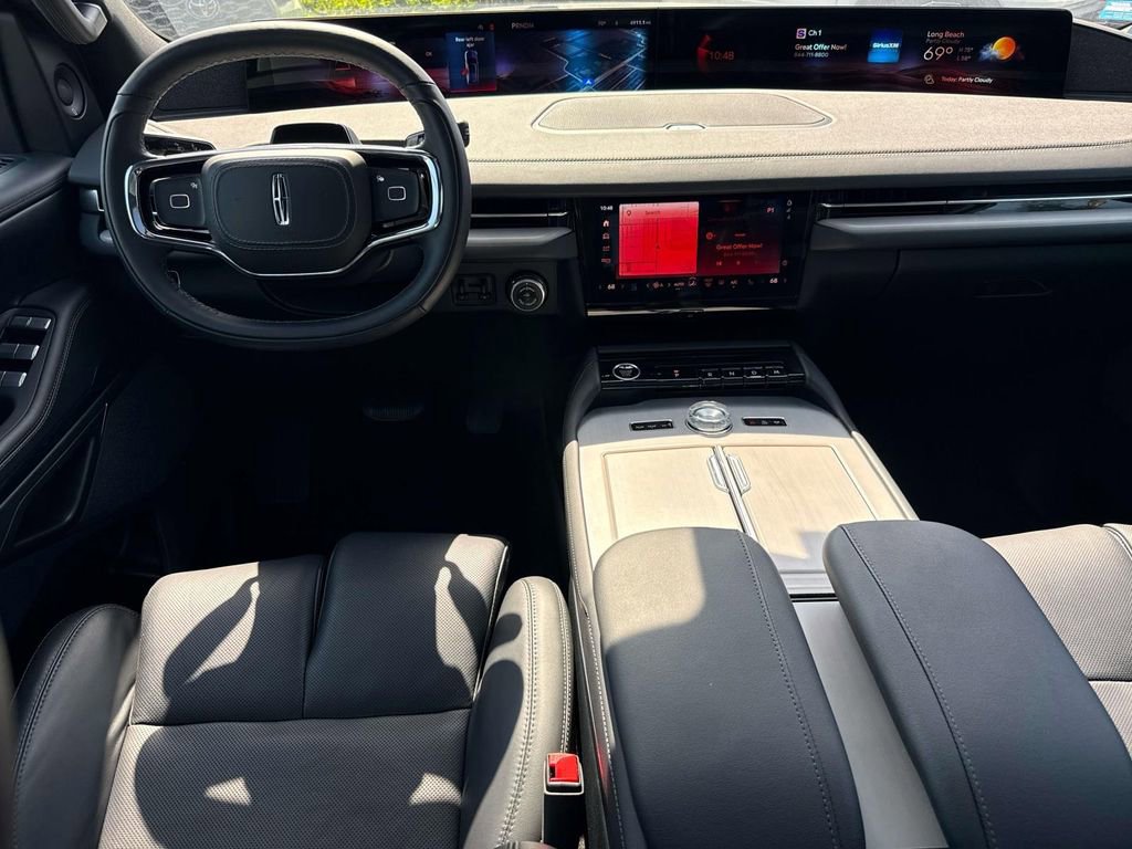 Used 2025 Lincoln Navigator Reserve w/ Jet Appearance Package image 17