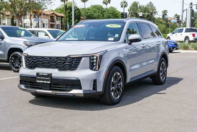 Certified 2025 Kia Sorento S w/ Panoramic Sunroof Package image 4